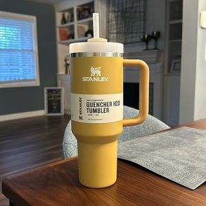 NWT STANLEY THE FLOWSTATE QUENCHER H2.0 TUMBLER 40 OZ IN YARROW